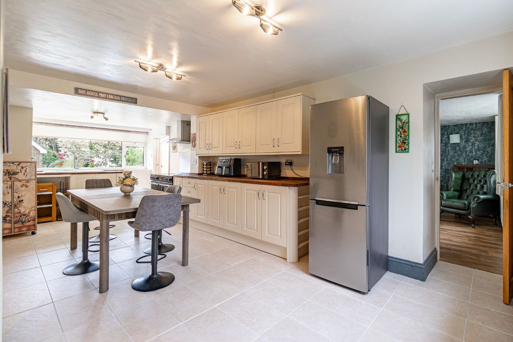 Property photo 3 of 45 4998158