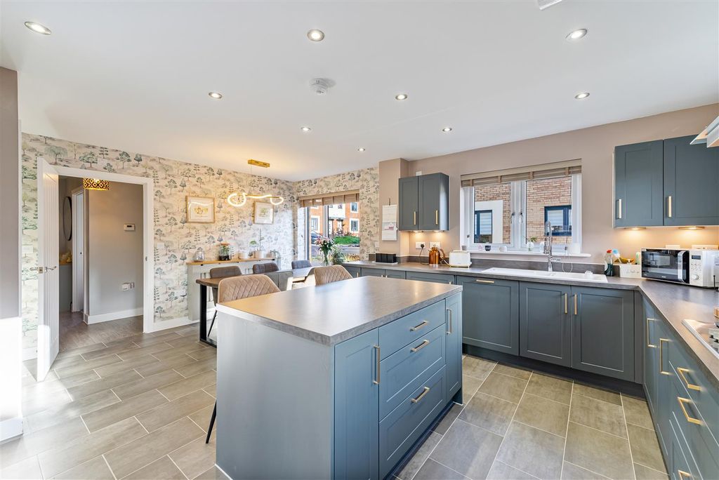 Property photo 3 of 21 Kitchen/Diner