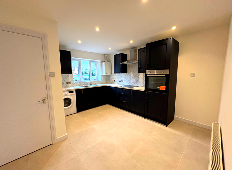 Property photo 2 of 7 Kitchen