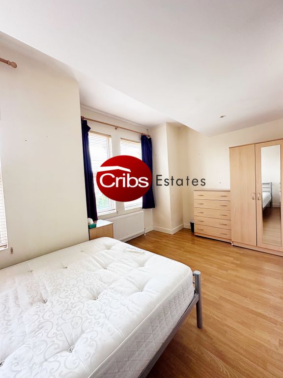 Property photo 1 of 8 En-Suite Double Room Available In South Wimbledon