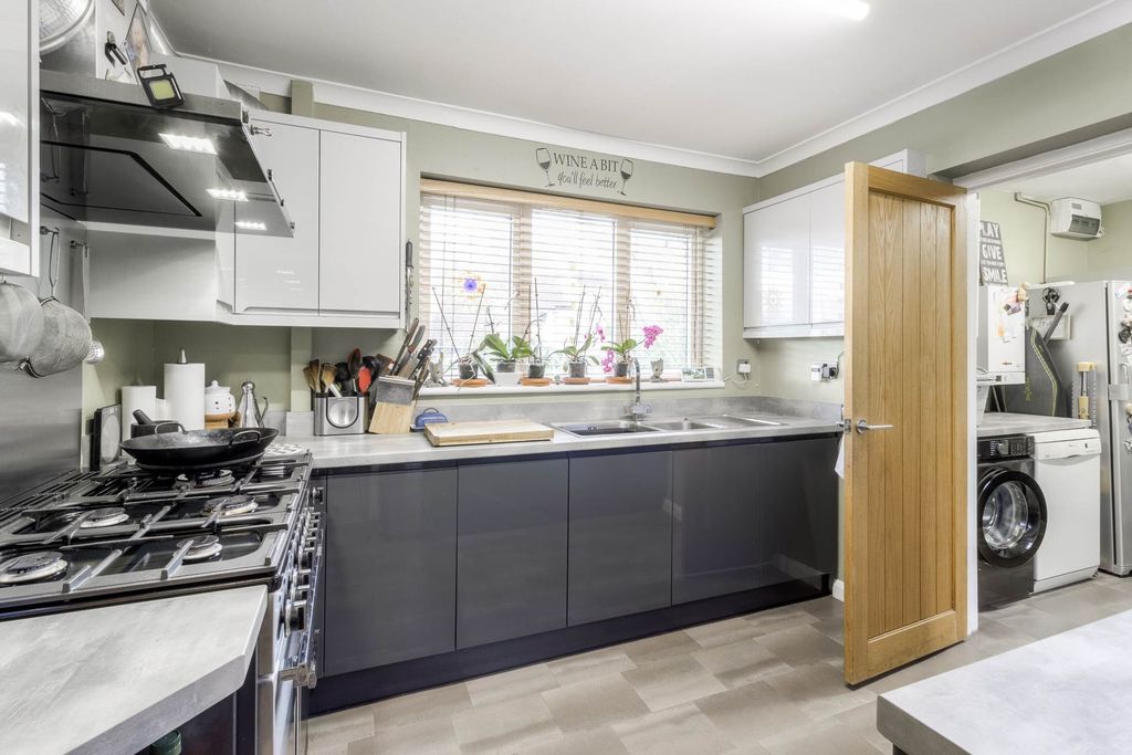 Property photo 3 of 22