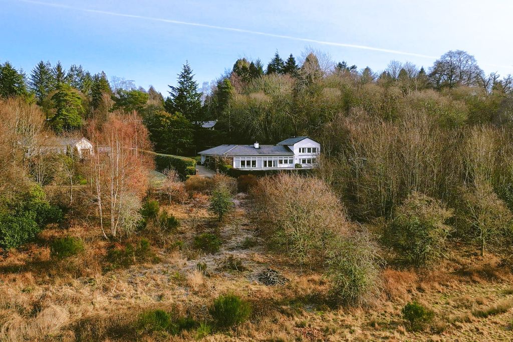 Property photo 2 of 40