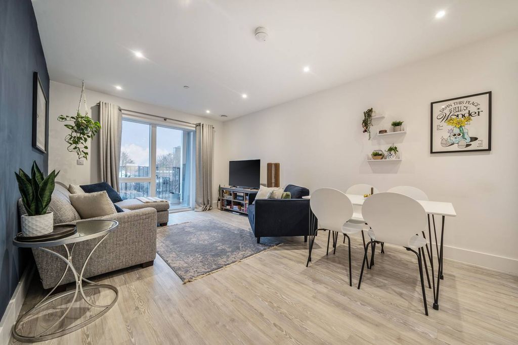 Property photo 3 of 18