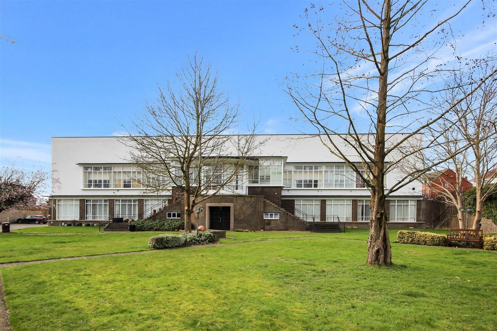 Property photo 1 of 8 Lime Grove.Jpg