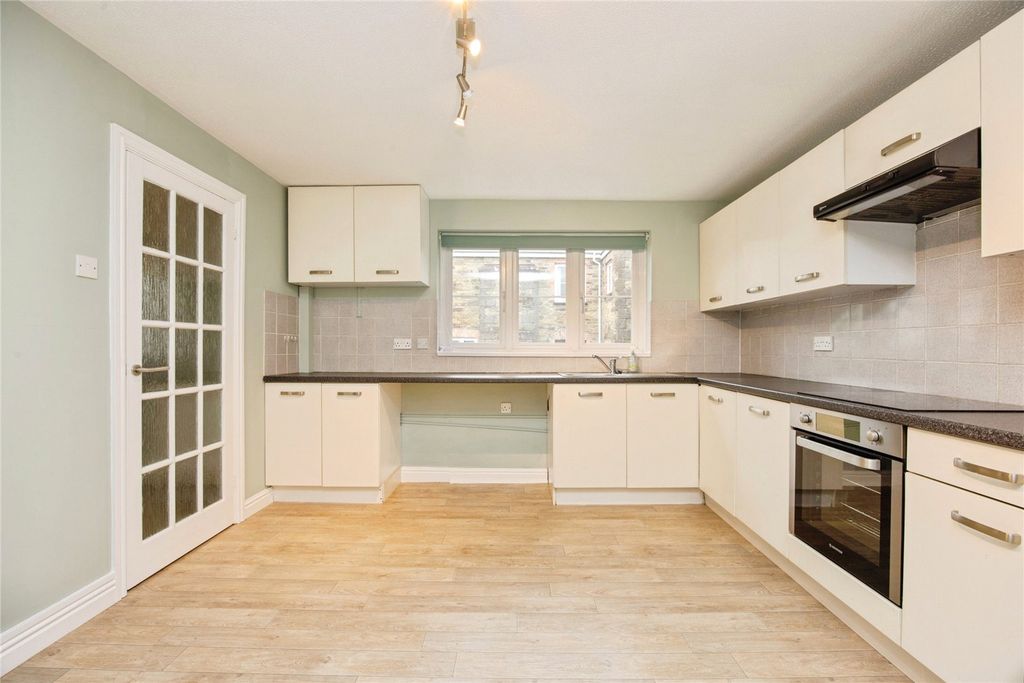 Property photo 2 of 21 Picture No. 10