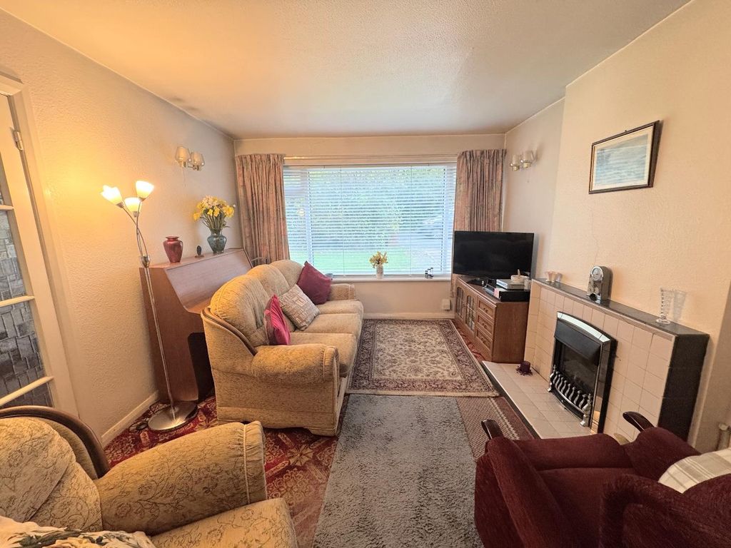 Property photo 2 of 14 Lounge