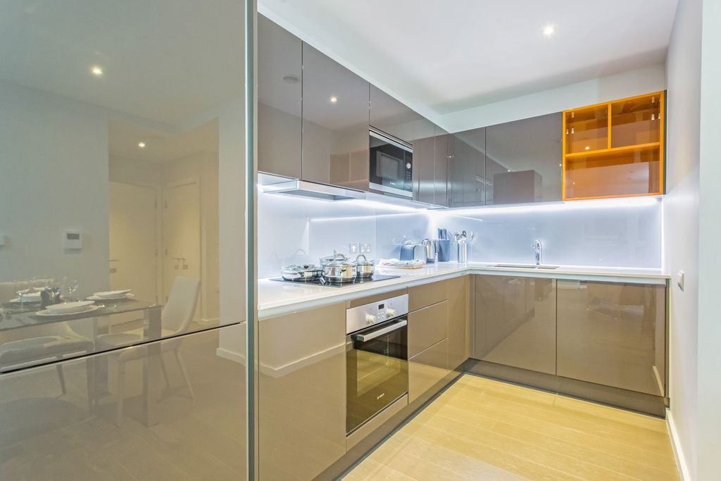 Property photo 3 of 10 Kitchen