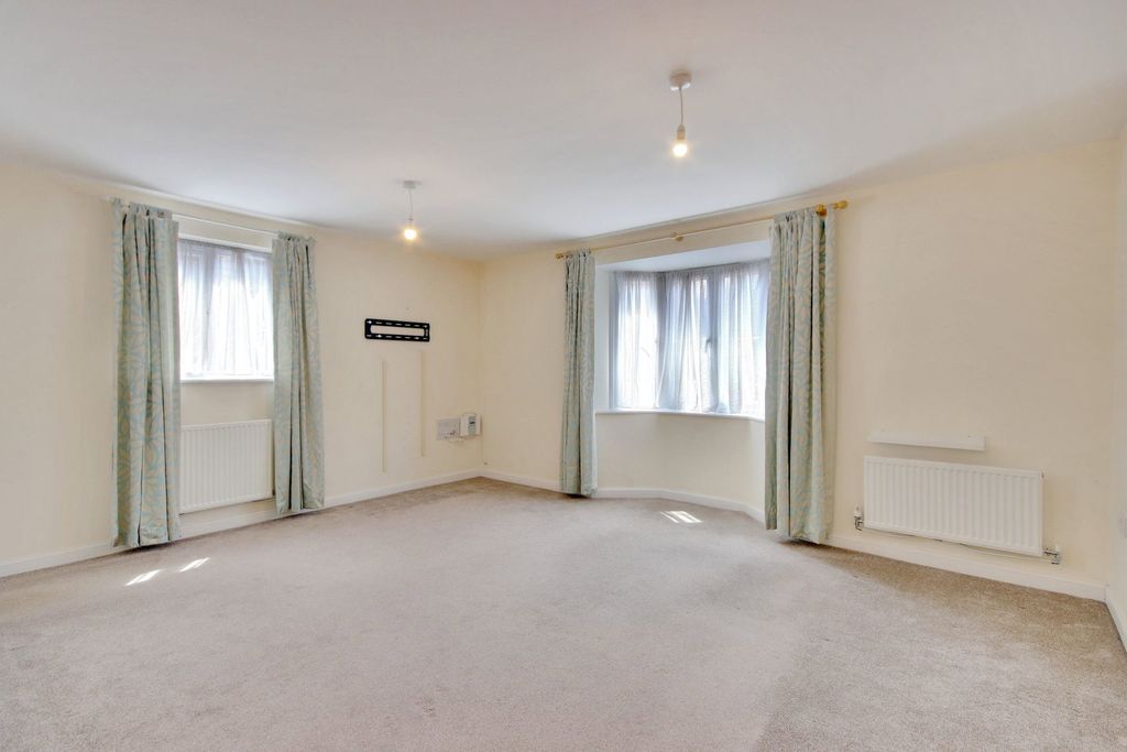 Property photo 2 of 24