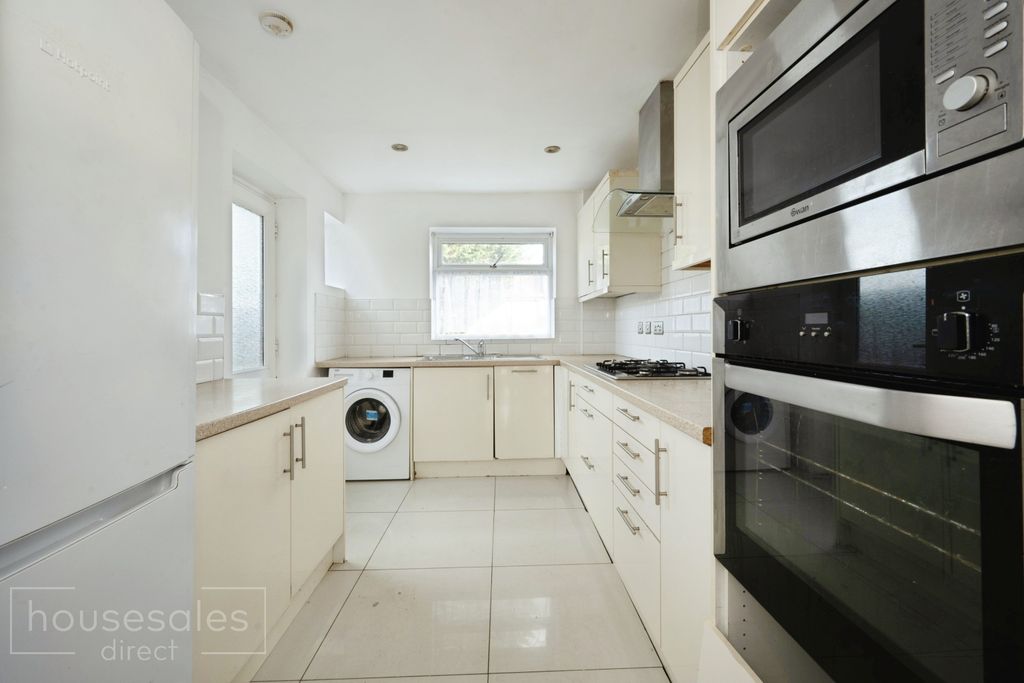 Property photo 2 of 12