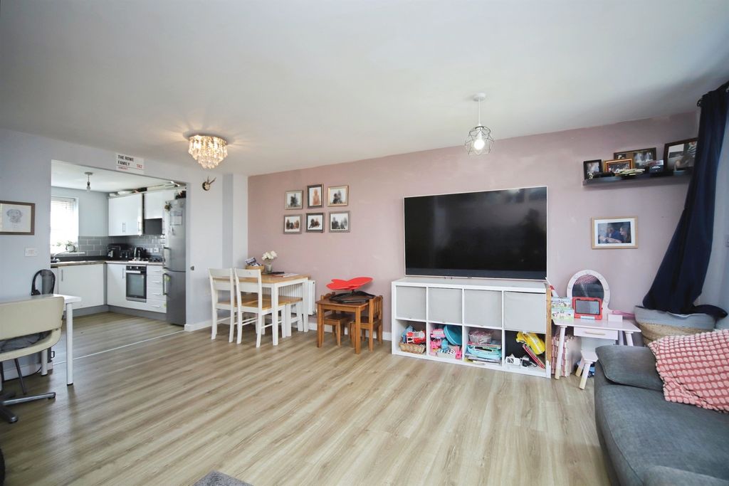 Property photo 3 of 26