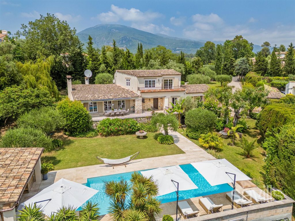 Property photo 1 of 53 Elegant Property, Beautifully Renovated In A Prestigious Setting