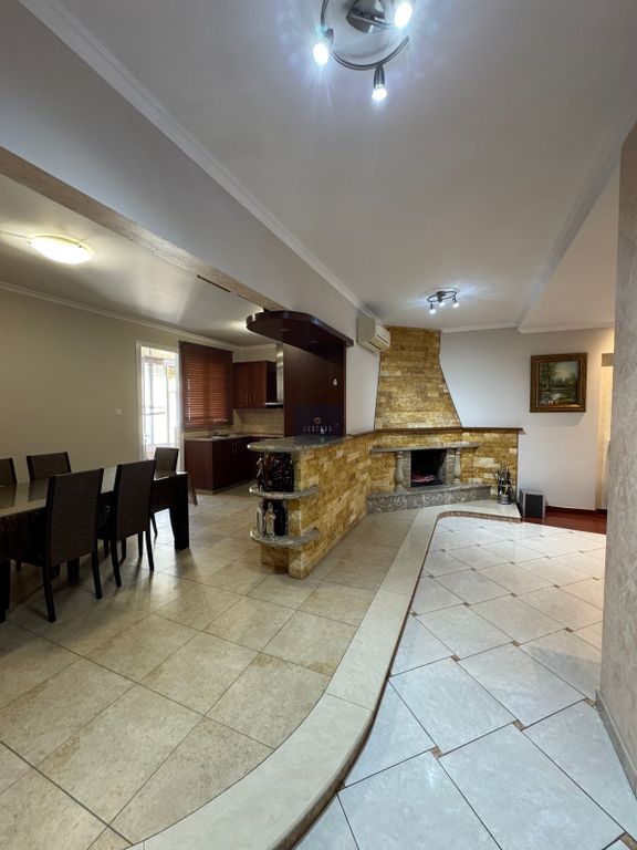 Property photo 3 of 31