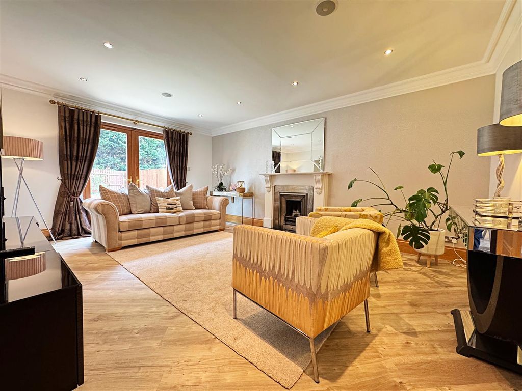 Property photo 2 of 32 Formal Lounge