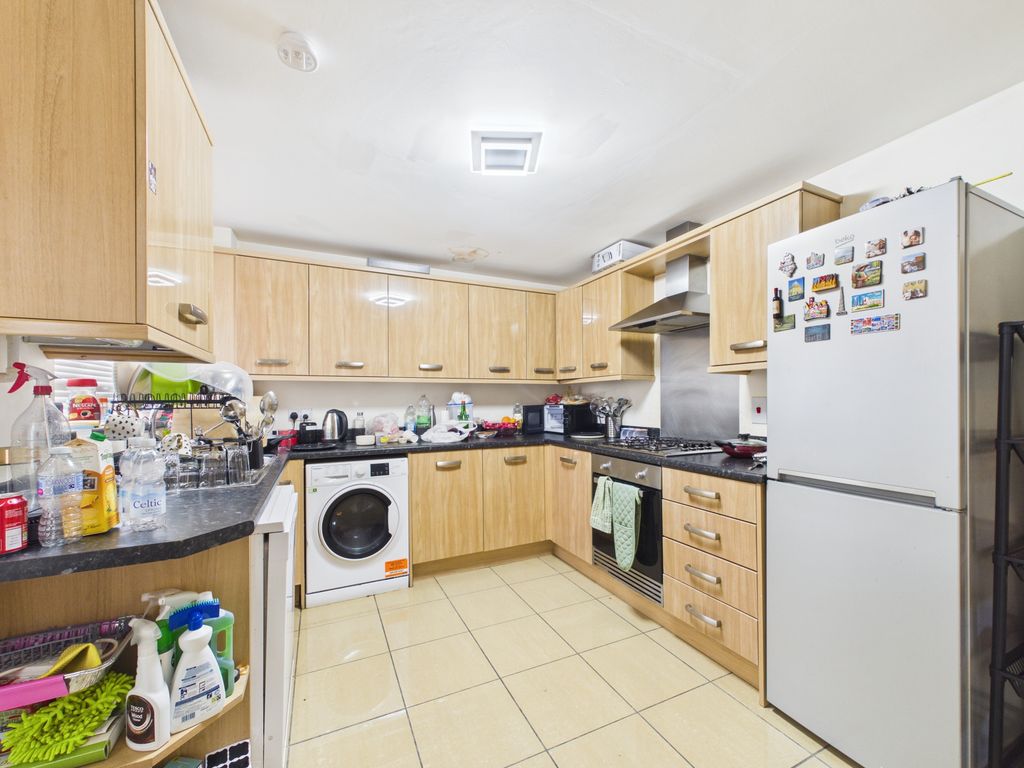 Property photo 3 of 14 Kitchen