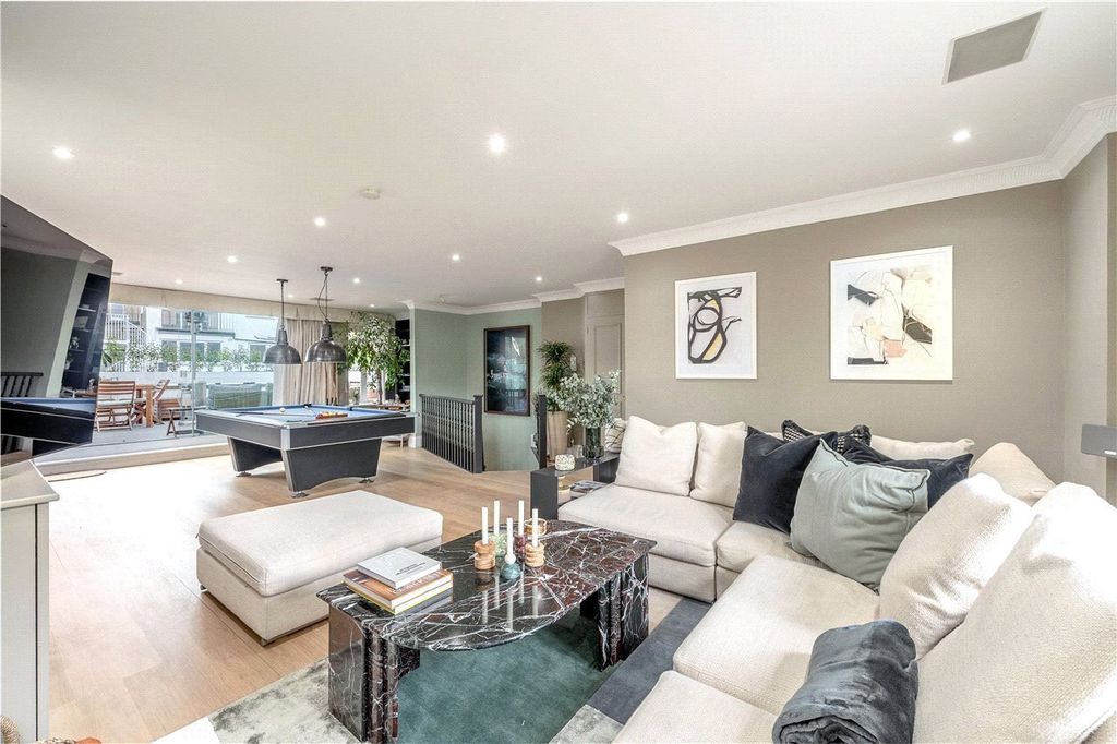 Property photo 1 of 24 Reception