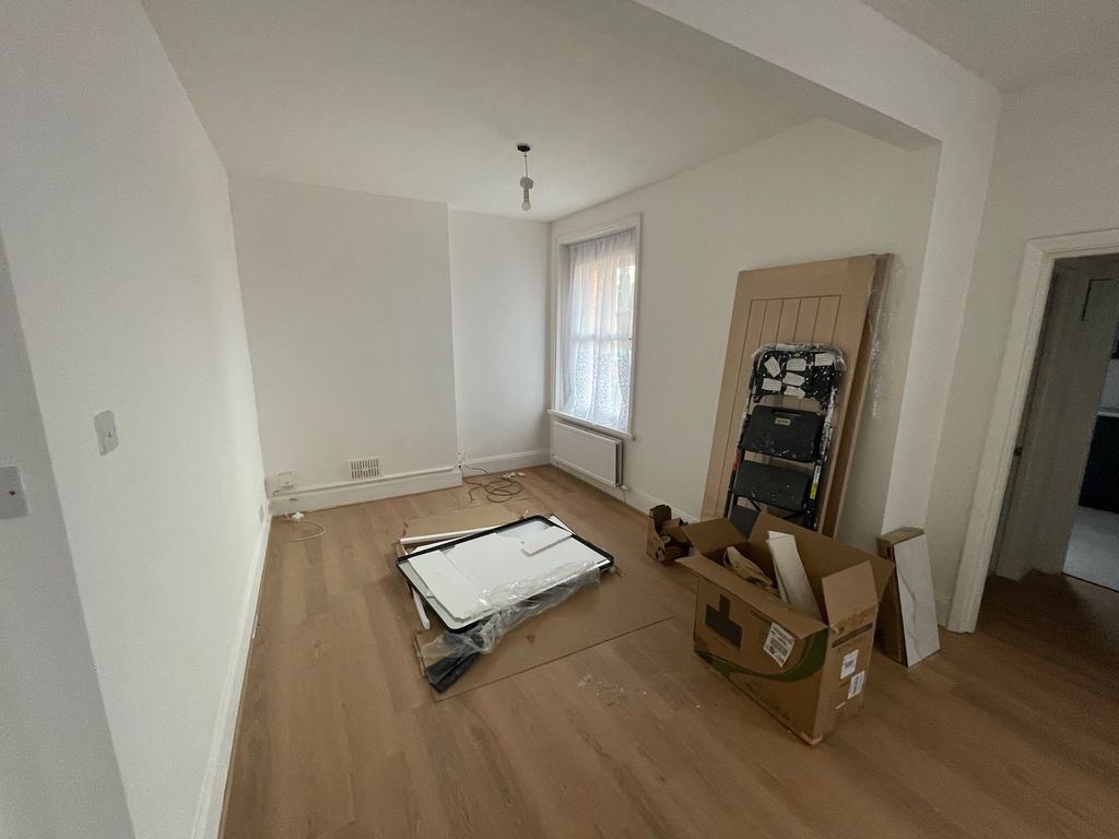 Additional image 4 of 2 bed flat to rentCoronation Road, Cowes PO31