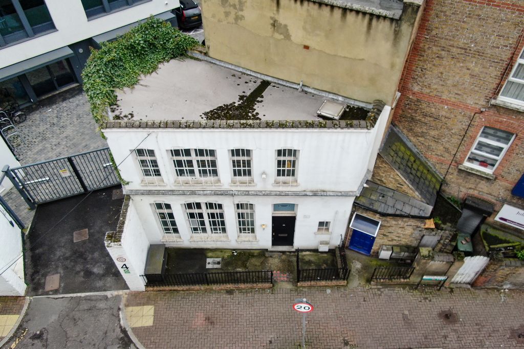 Property photo 3 of 8 2 Ingate Place, Battersea, London, Sw8 3Ns