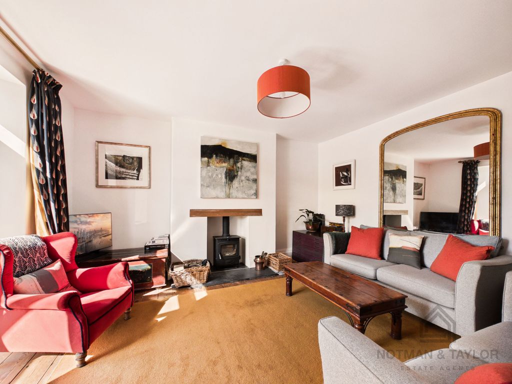 Property photo 2 of 32