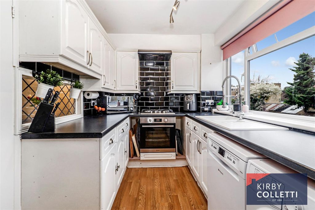 Property photo 3 of 19