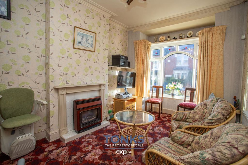 Property photo 2 of 25