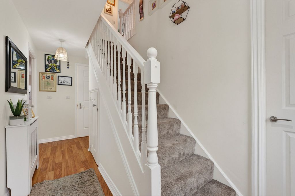 Property photo 2 of 36