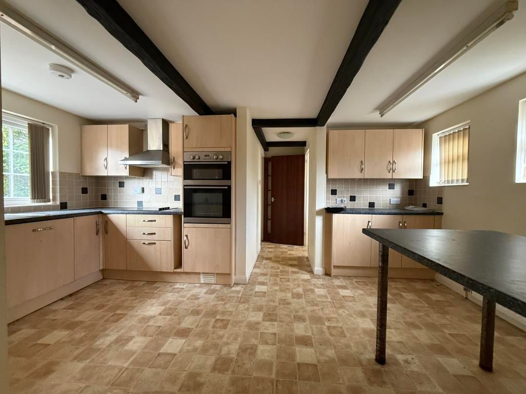 Property photo 3 of 10 Spacious Kitchen