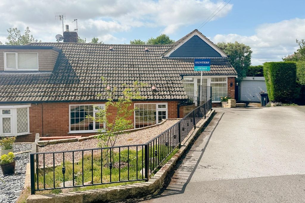 Property photo 1 of 27 Hawthorne Crescent Exterior 1.Jpg