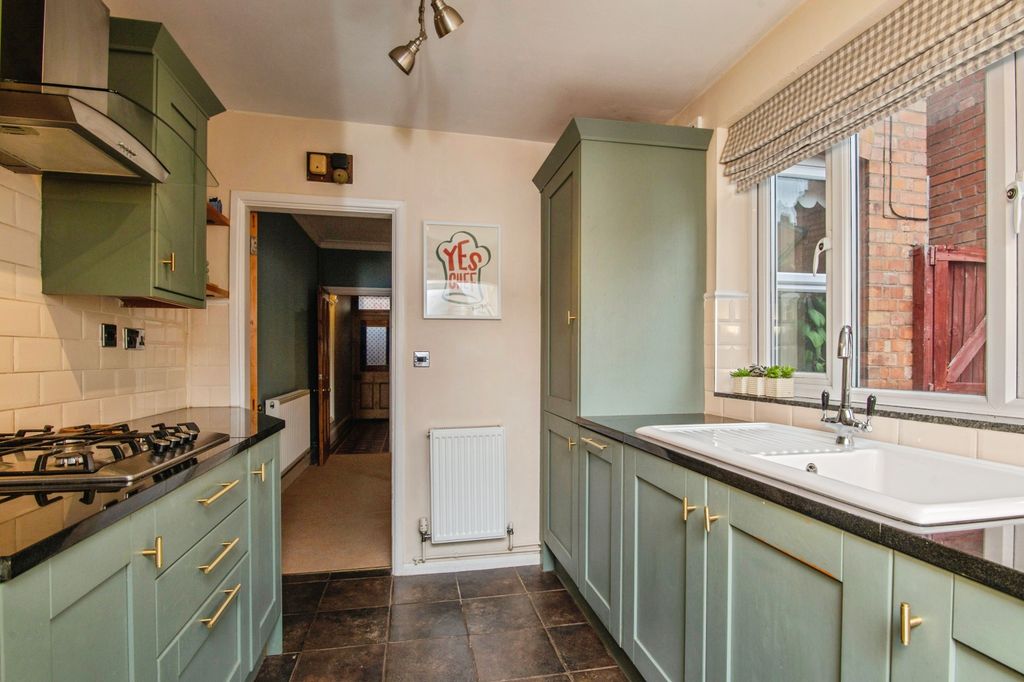 Property photo 3 of 20 Kitchen