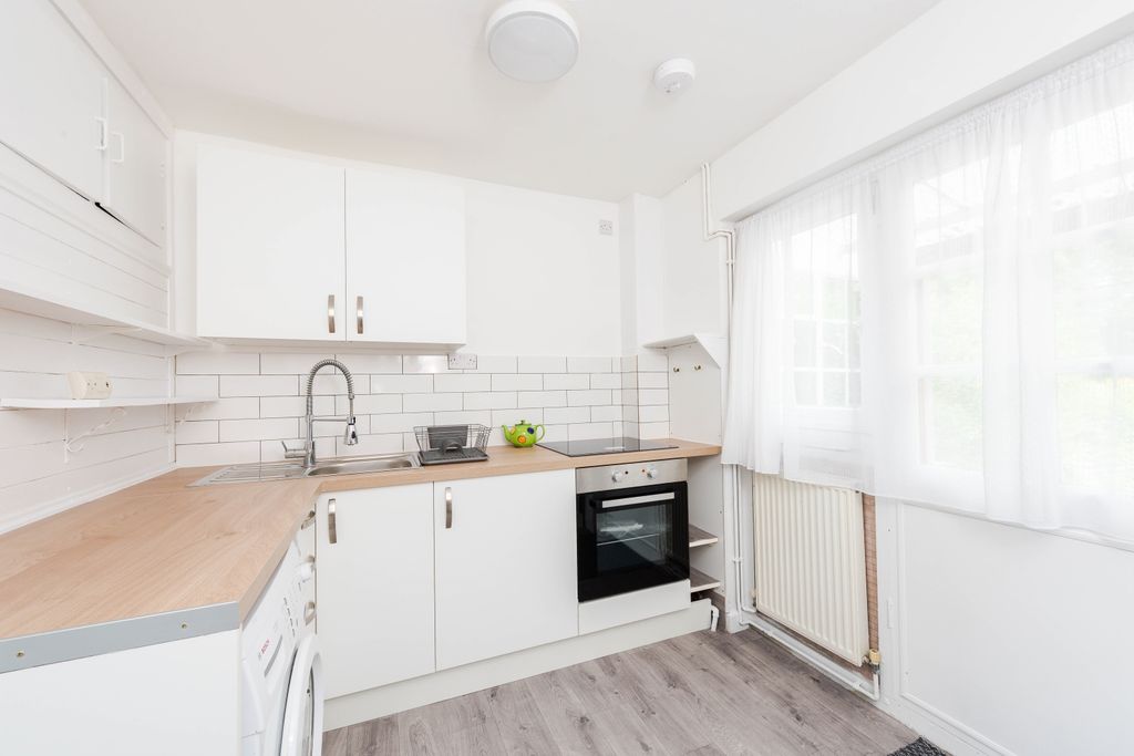 Property photo 3 of 16 Kitchen