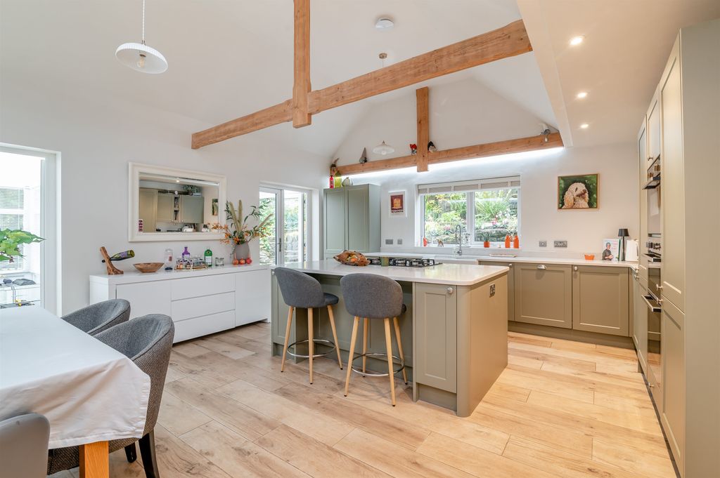 Property photo 2 of 29