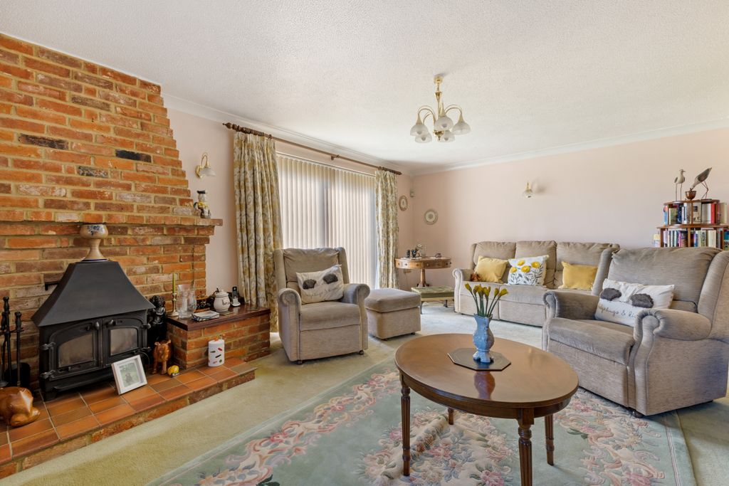 Property photo 2 of 16 Sitting Room