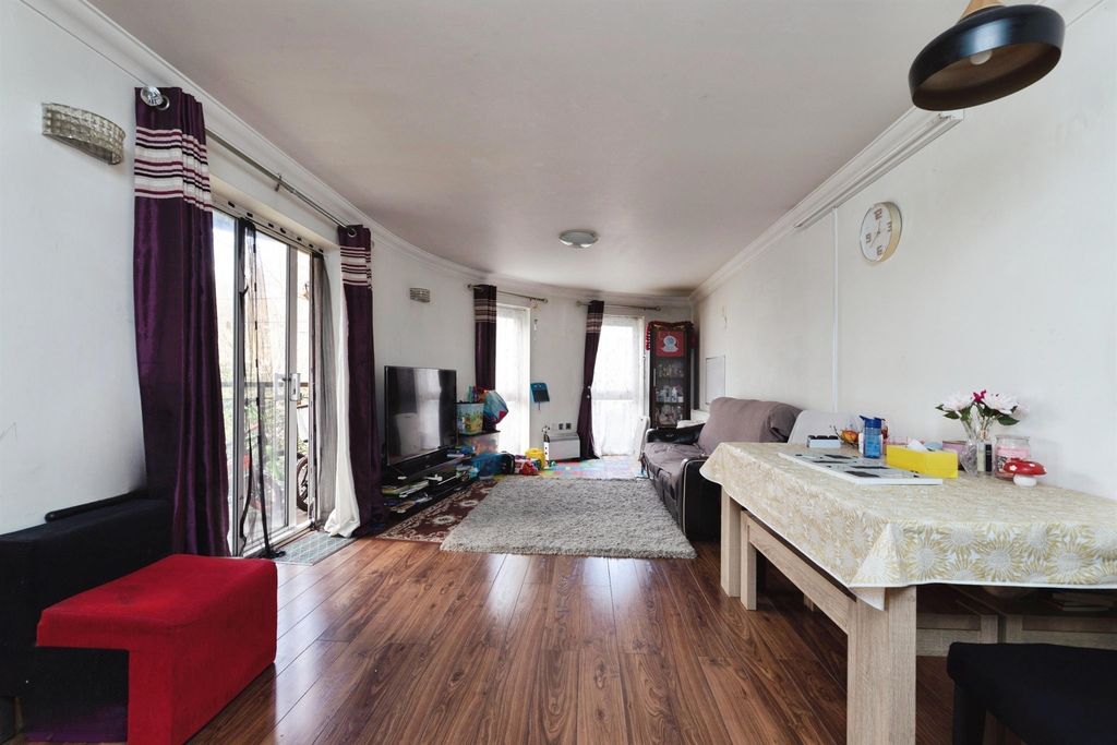 Property photo 3 of 11