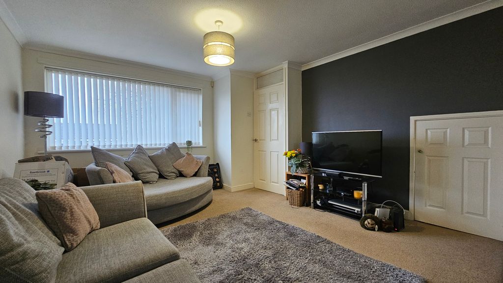 Property photo 3 of 10 Lounge