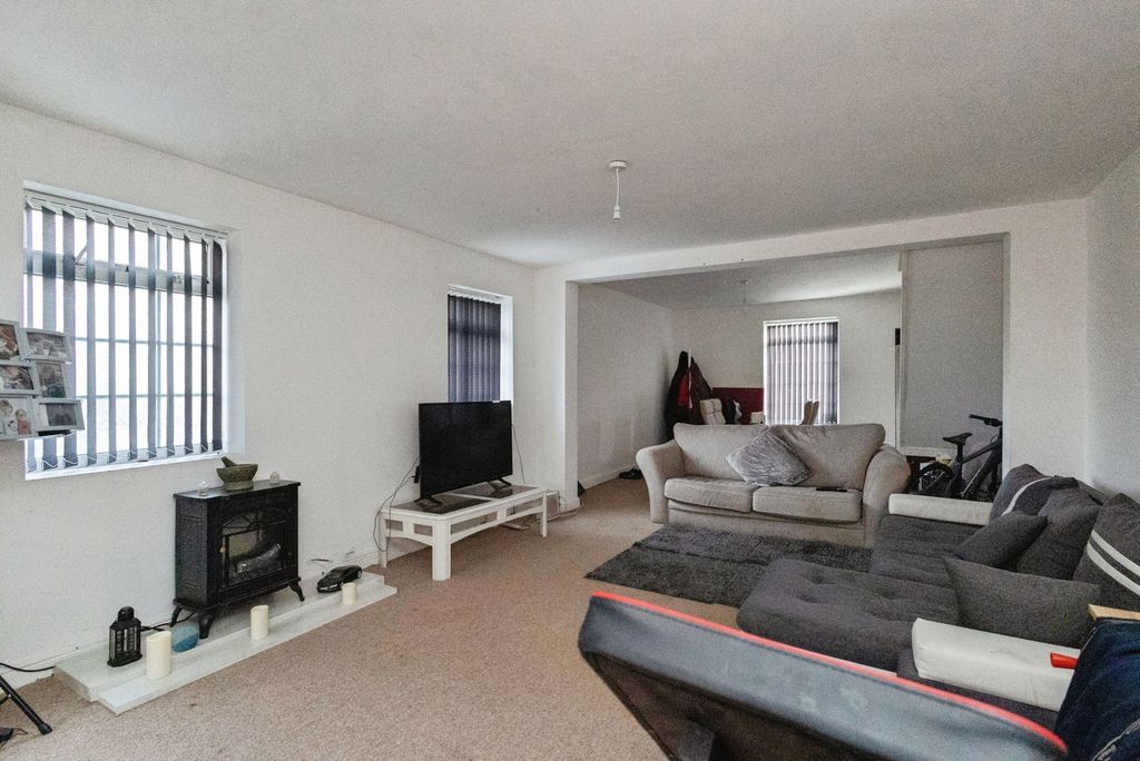 Property photo 3 of 27 Pbox-Img.Jpg