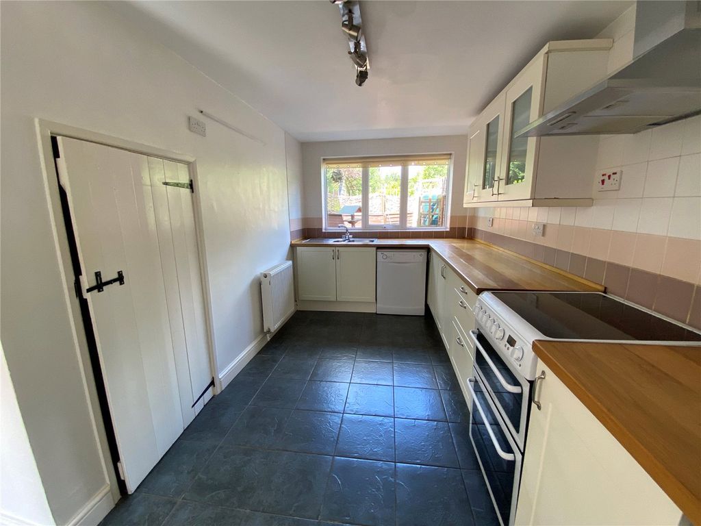Property photo 2 of 18 Kitchen