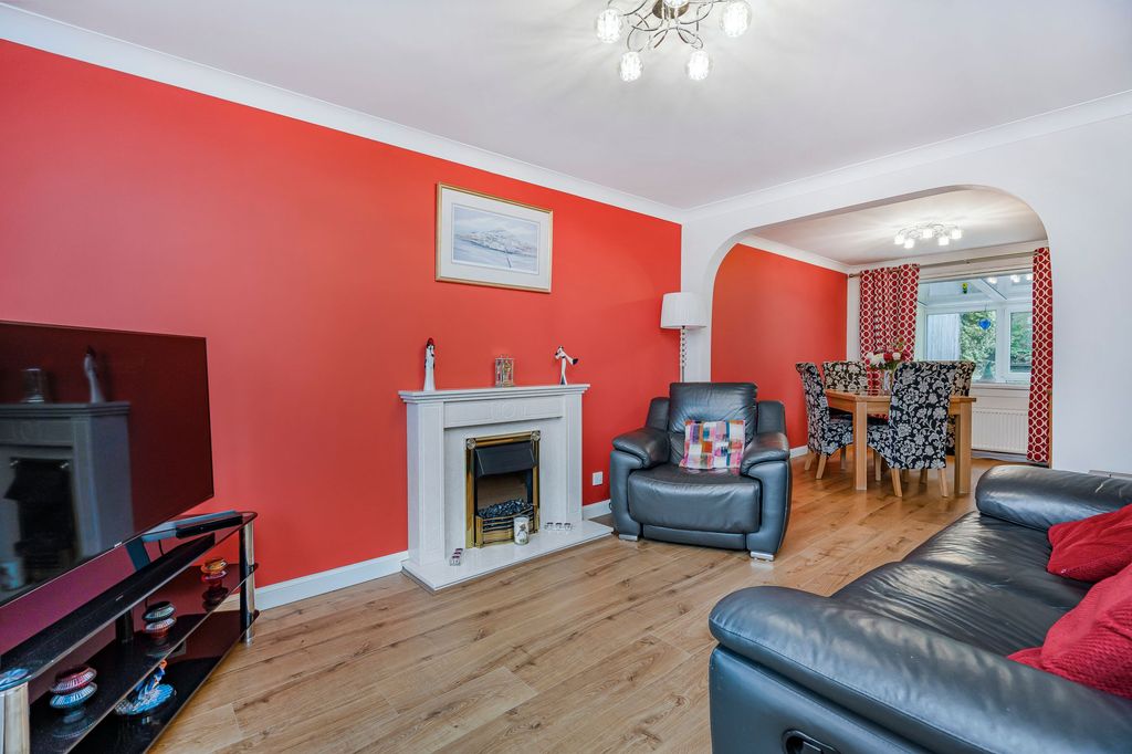 Property photo 2 of 33
