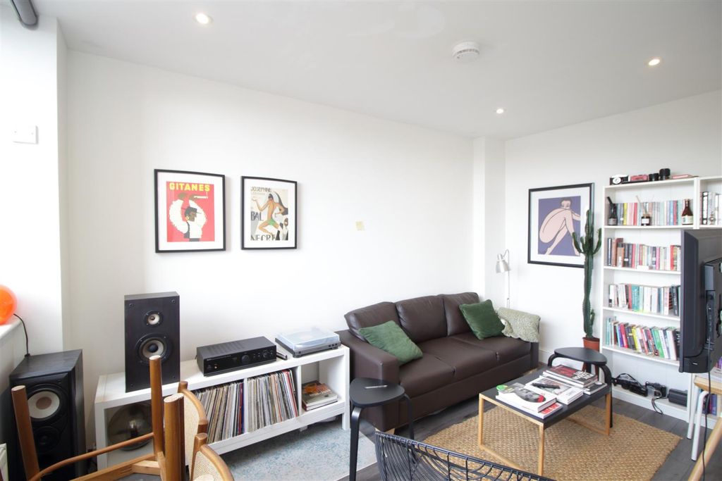 Property photo 2 of 7 Eden Harper Brixton Hill