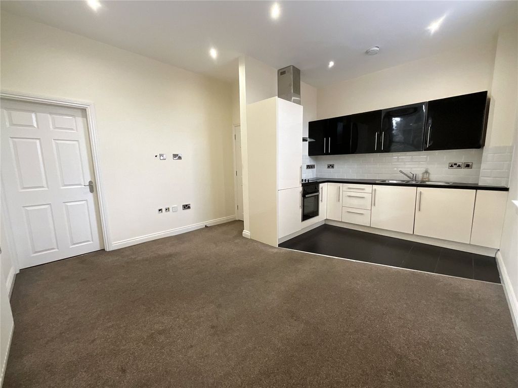 Property photo 2 of 8 Picture No. 10