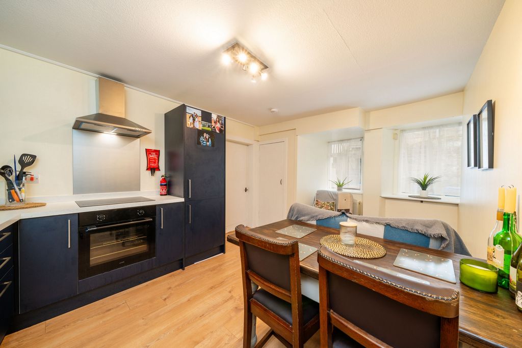 Property photo 3 of 16 Photo 7