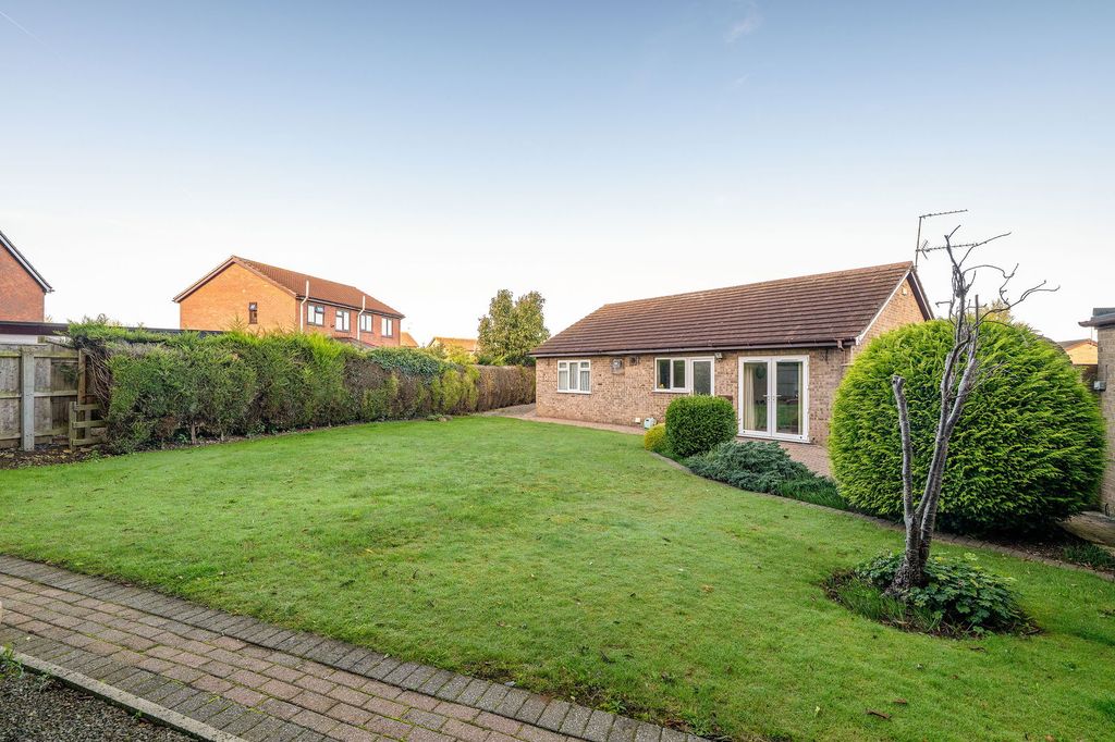 Property photo 2 of 27