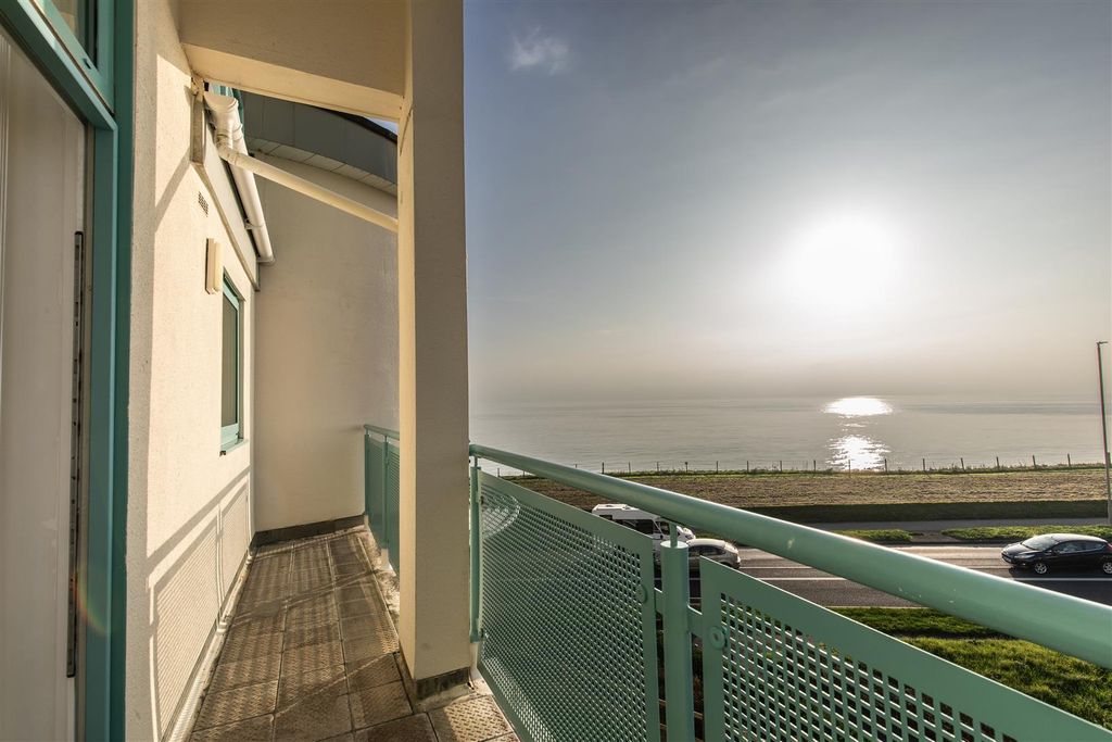Property photo 2 of 26 14 The Cape-1.Jpg