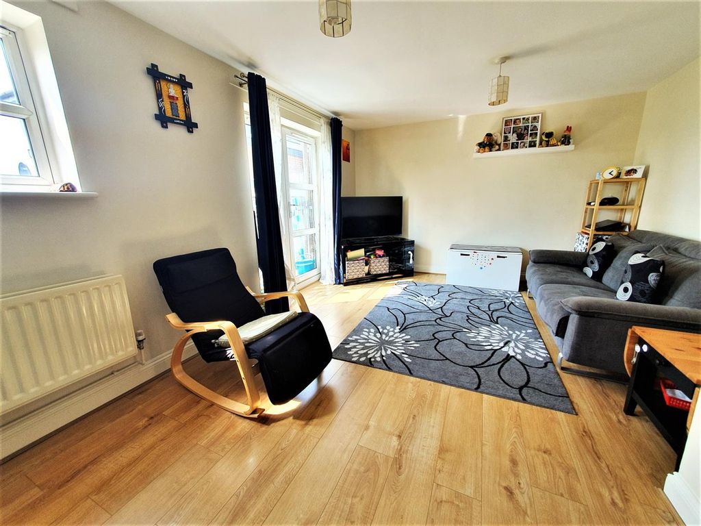 Property photo 2 of 6