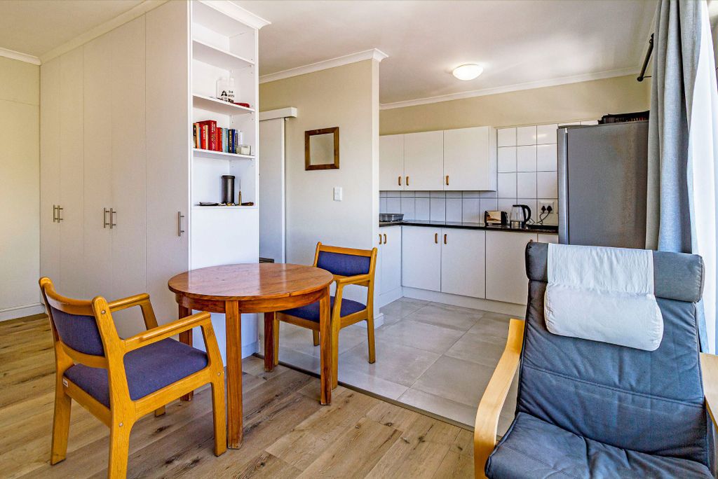 Property photo 3 of 22 St1720801