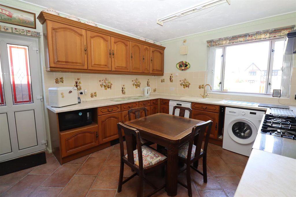 Property photo 3 of 15 Kitchen