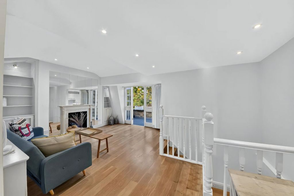 Property photo 3 of 14 Coleherne Road