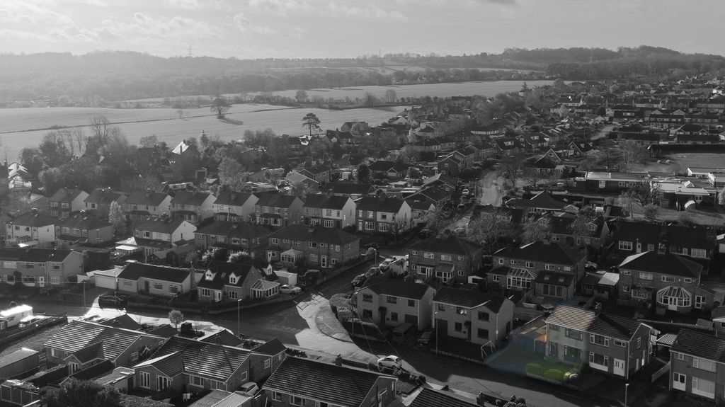 Property photo 2 of 25