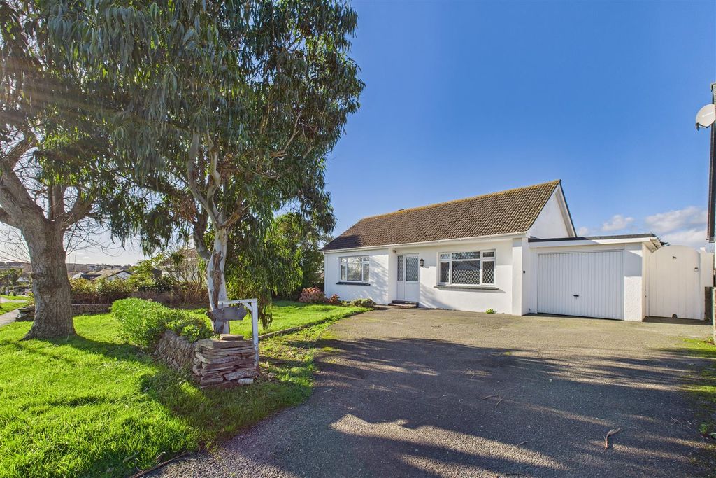 Property photo 1 of 25 Whitegate Road