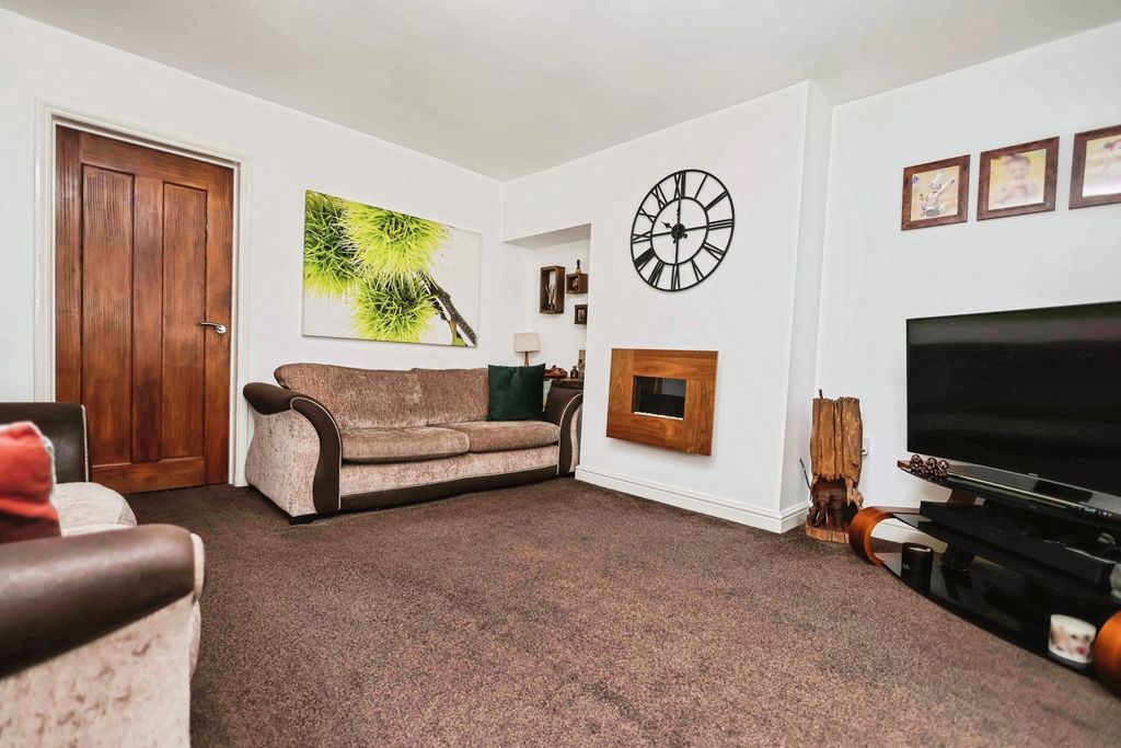 Property photo 2 of 17 Photo