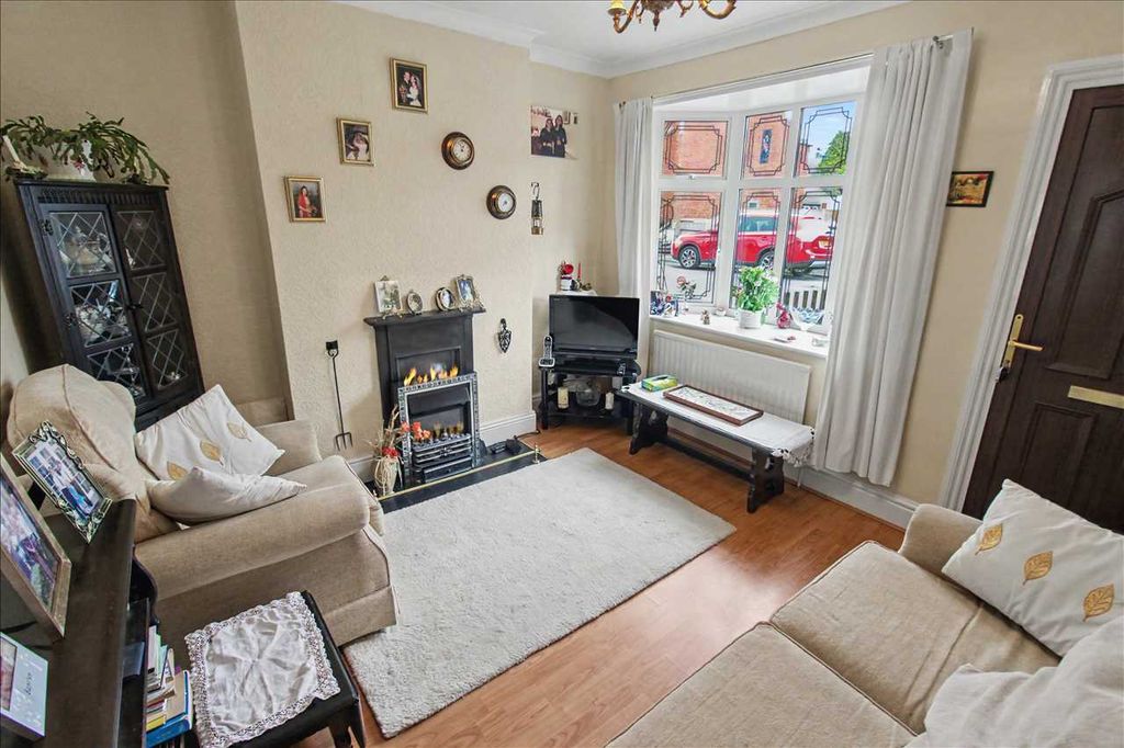 Property photo 2 of 18 Lounge