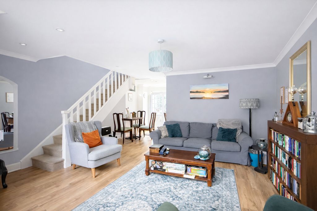 Property photo 2 of 17